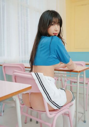 高颜值短发美女公园露出拍摄!-清晰免费高清视频观看